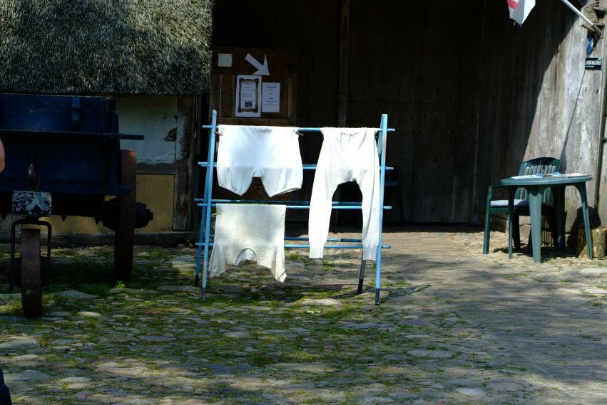 Ondergoed hangt te drogen in Orvelte