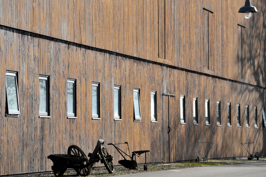 Mooie houten schuur in Beetsterzwaag