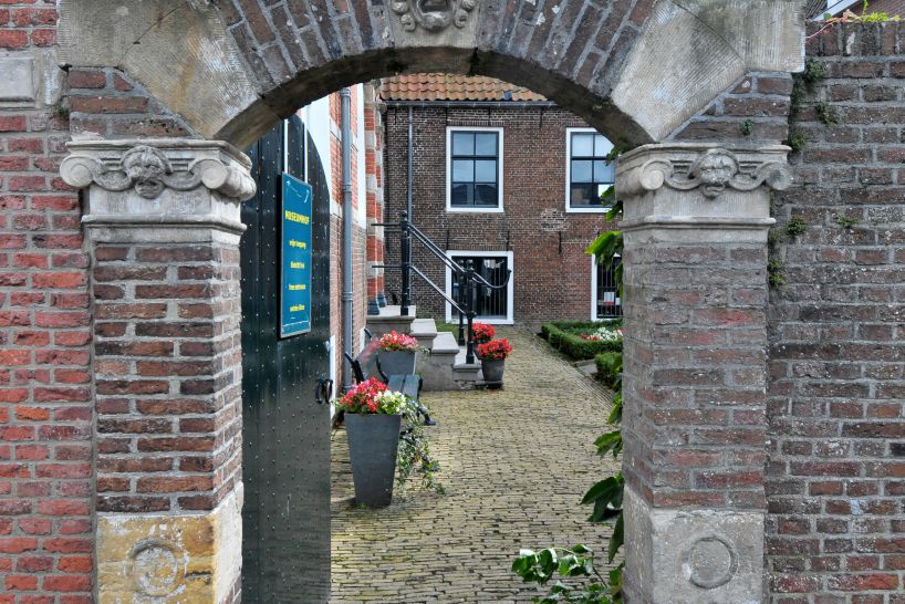 Poortje naar de Museumhof aan de Kleine Oosterstraat in Dokkum