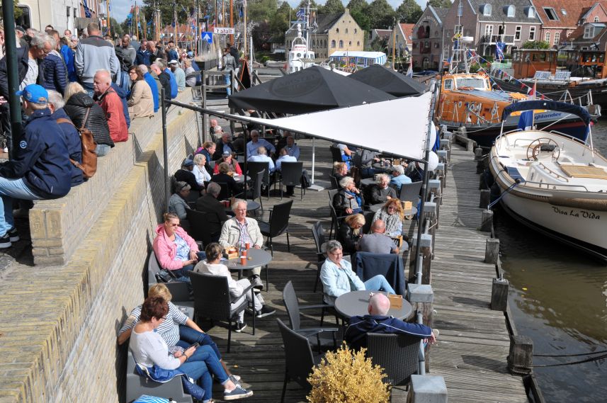 Volle terrassen tijdens de Admiraliteitsdagen Dokkum 2018