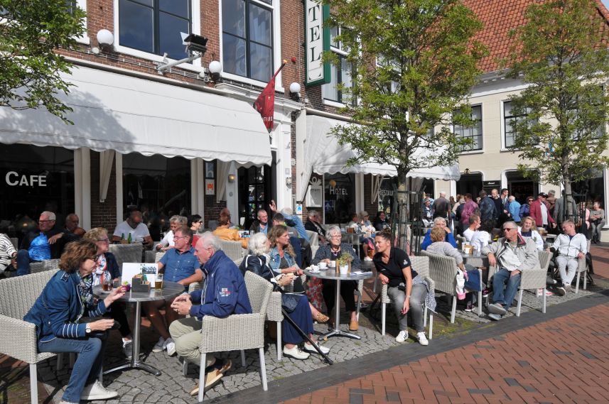 Volle terrassen tijdens de Admiraliteitsdagen Dokkum 2018