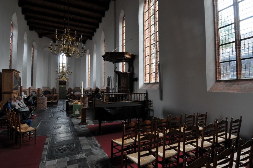 Interieur Grote kerk te Dokkum