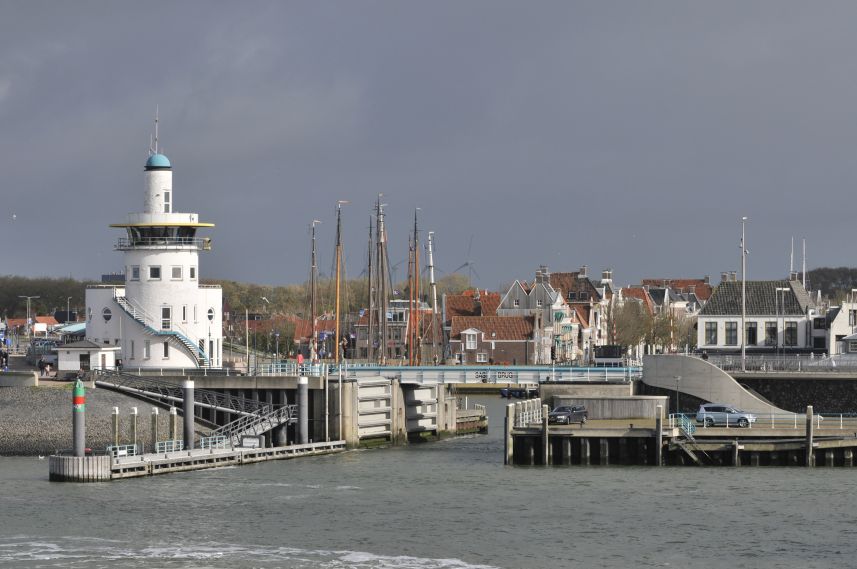 Havenhoofd met sluizen naar de oude haven van Harlingen 2