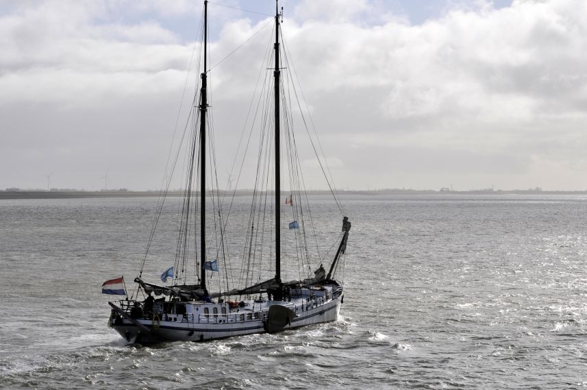 Vertrek uit de haven van Harlingen bij harde wind 3