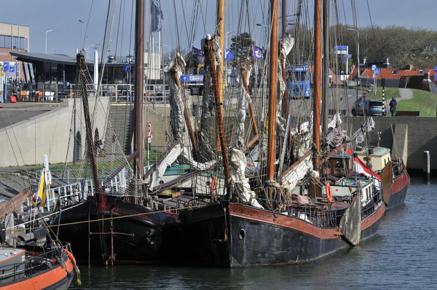 Klippers in de haven van Harlingen