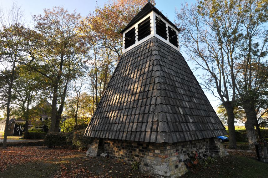 Bijzondere klokkenstoel in Hartwerd in de herfst 2