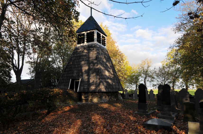 Bijzondere klokkenstoel in Hartwerd in de herfst