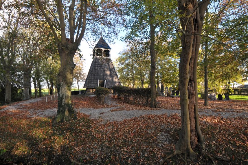 Bijzondere klokkenstoel in Hartwerd in de herfst 3