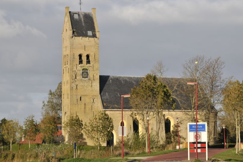 De kerk van Hichtum in volle glorie