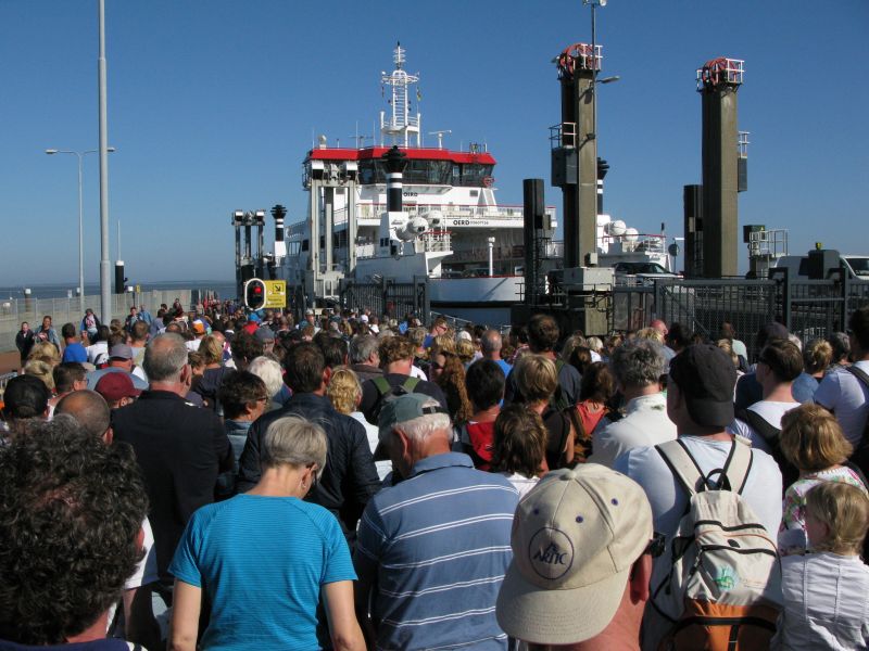 Wachten op de boot naar Ameland