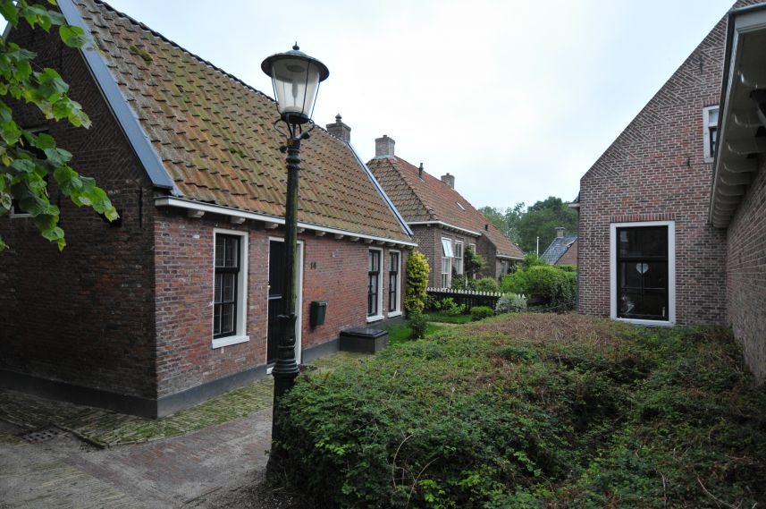 Huisjes aan de Tsjerkebuorren in Metslawier