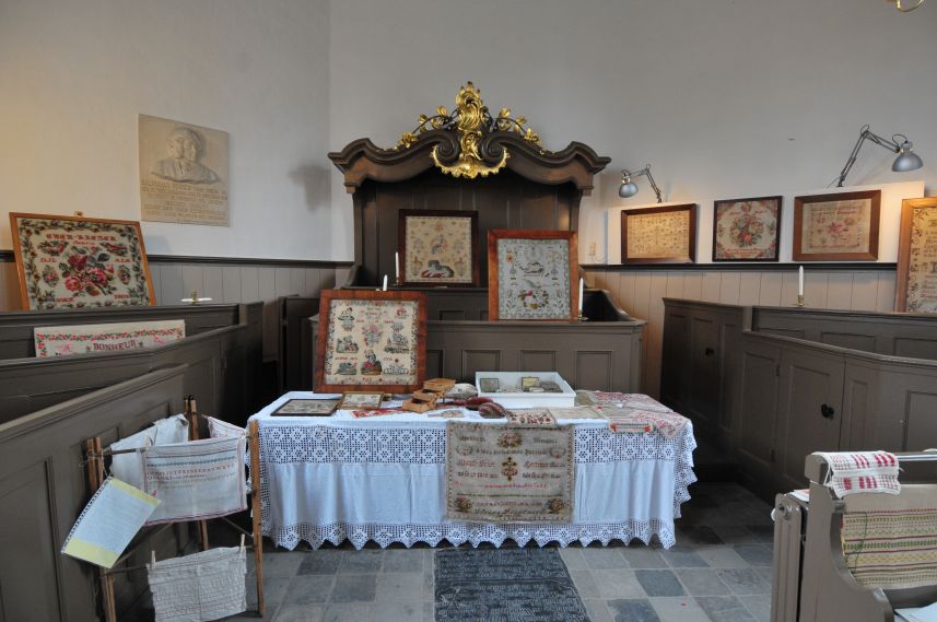 Interieur van de kerk Metslawier