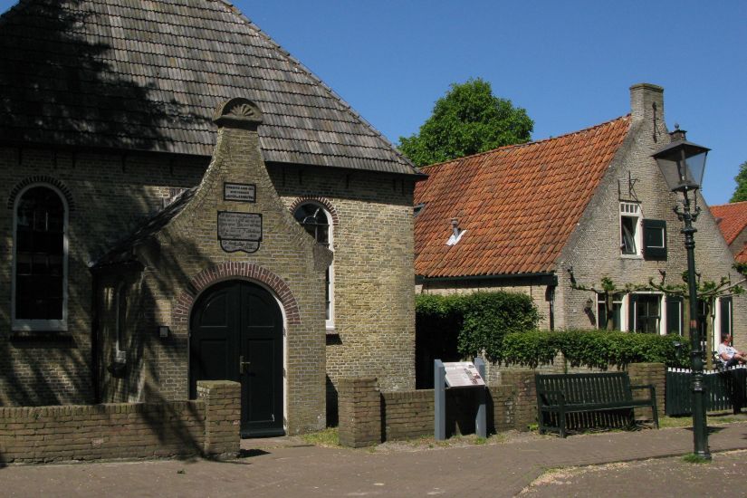 Kerkje en gevel Nes Ameland