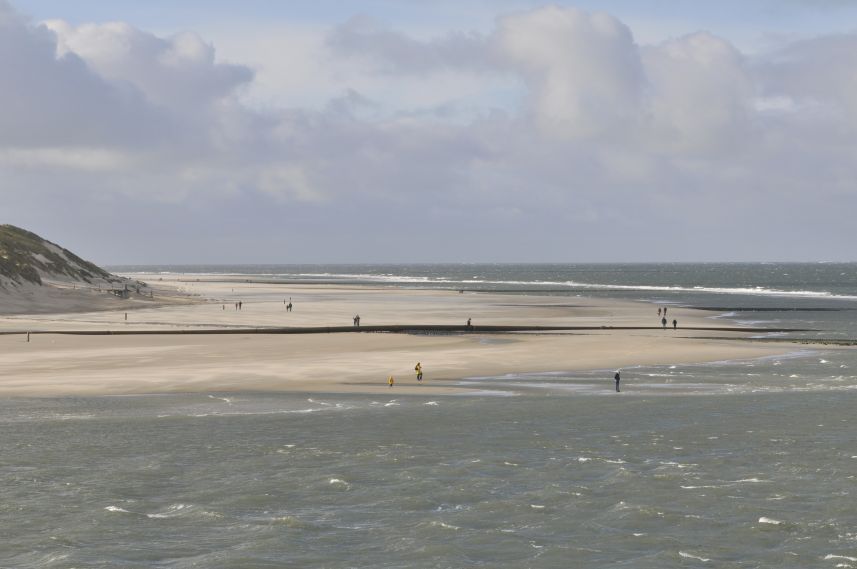 Uitzicht op zandplaat Oost-Vlieland vanaf de veerboot 4