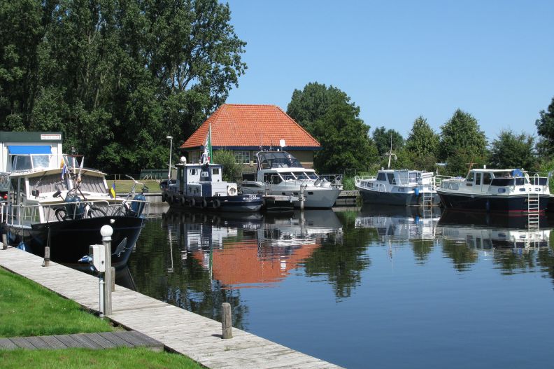 Jachthaven Fjôuwerhûs nabij Rotsterhaule