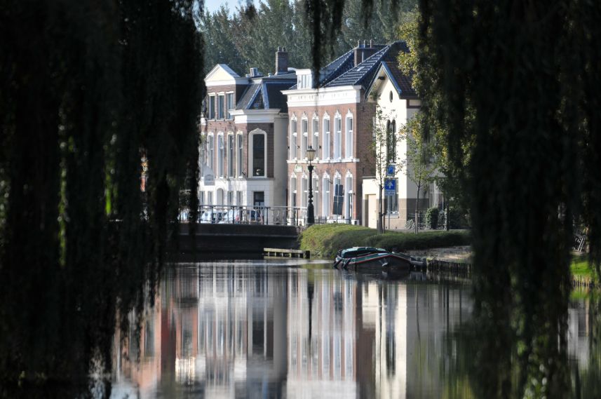 Monumentale panden aan de gracht in Sneek 1