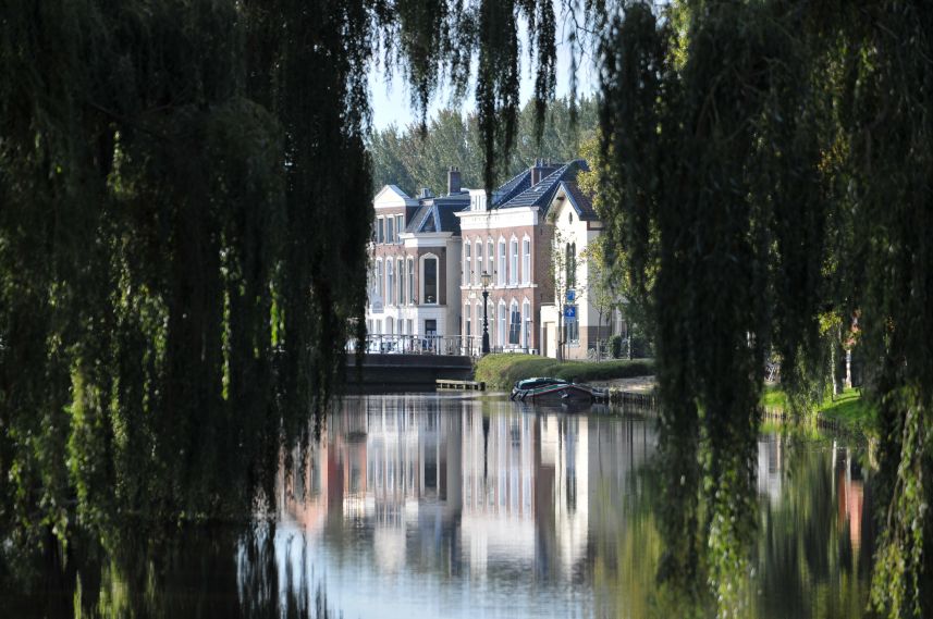 Monumentale panden aan de gracht in Sneek 2