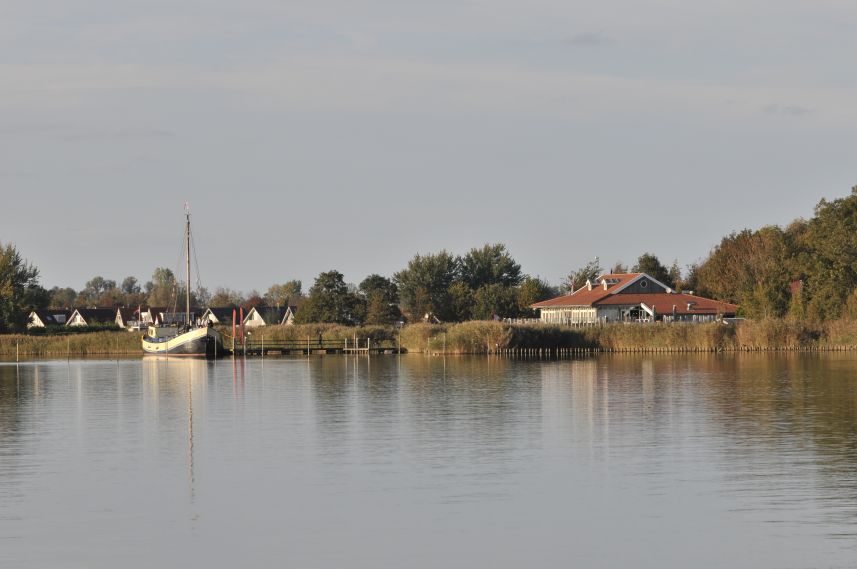 Restaurant aan het water bij Terherne