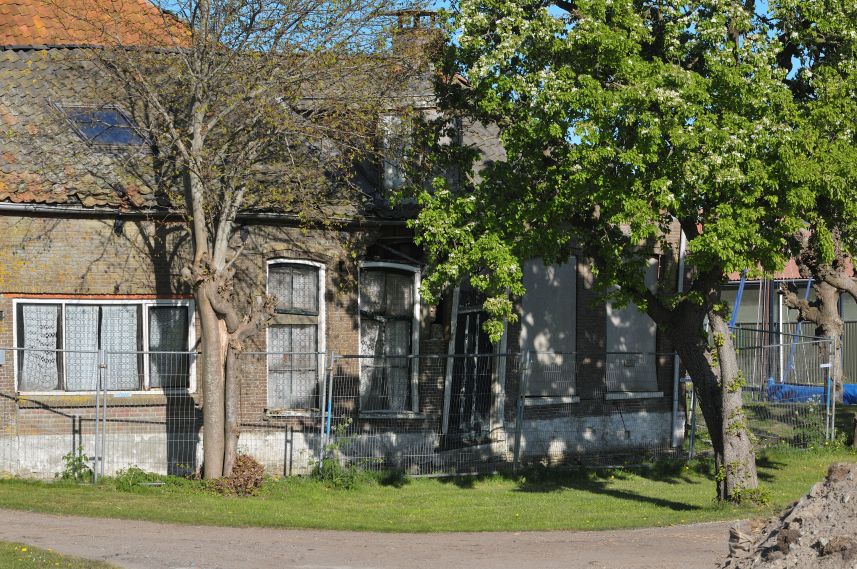 Vervallen boerderij bij Heerenzijl - Terkaple