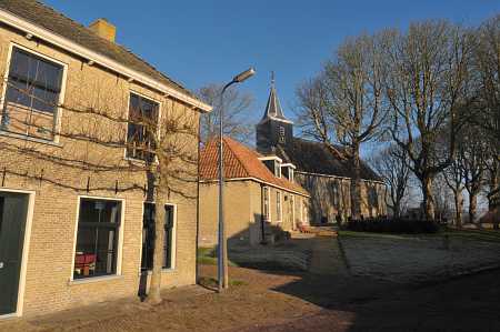 Zicht op kerk Húns