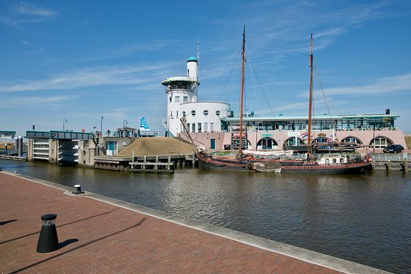 Harlingen, havenkantoor + verkeersleiding