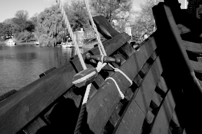 details van de Kamper Kogge afgemeerd in Leeuwarden