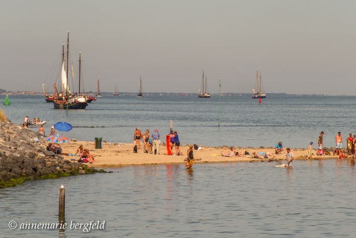 Vlieland, strand bij de haven