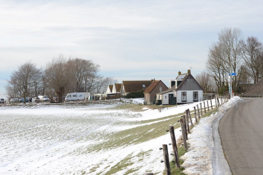 Laaksum in de sneeuw