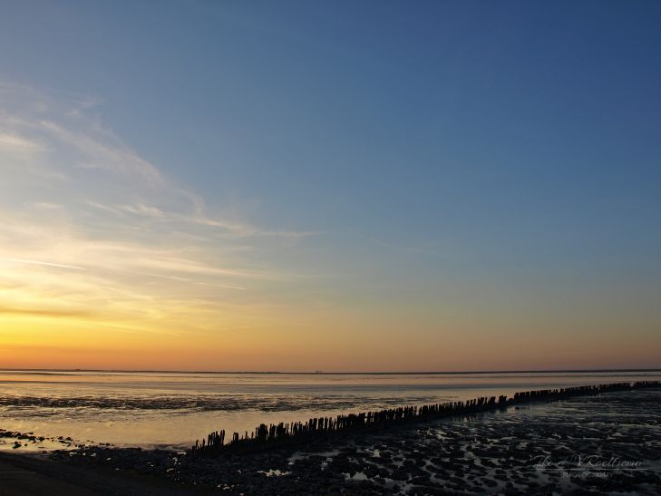 De tere kleuren van een voorjaarsavond