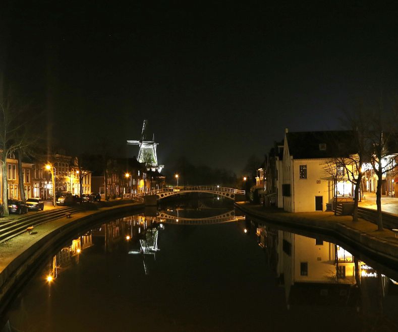 Dokkum bij nacht