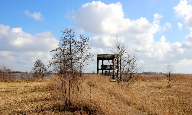 Uitkijk toren in de Soestpolder aan het Burgemermeer.