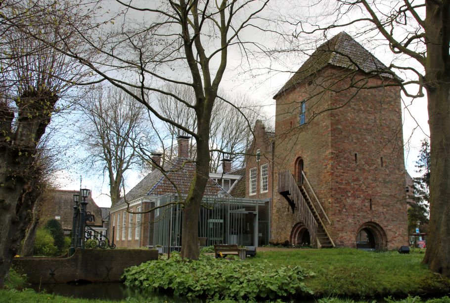 Schierstins in Veenwouden. Gebouwd begin veertiende eeuw.