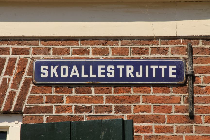 Skoallestrjitte, Easterein