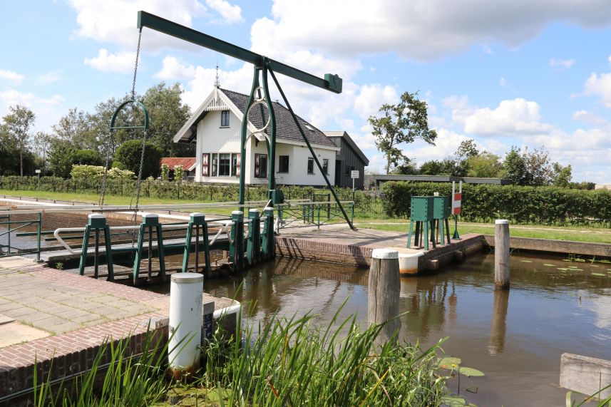 Schutsluis in de Tjonger bij Nieuwehorne