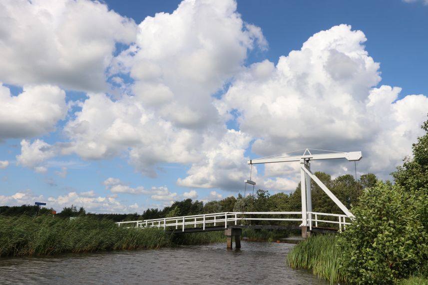 Brug over de Lende bij Nijeholtpade