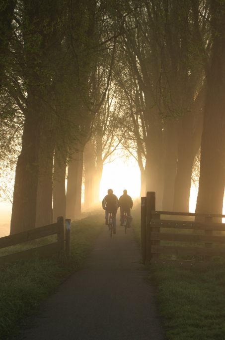 Fietsers op veenscheiding Oudehaske