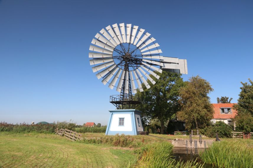 Windturbine bij Tirns